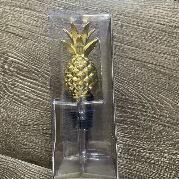 New in box Gold & Silver Pineapple wine bottle stoppers sold separately - Picture 10 of 11